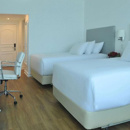 Nh Collection Plaza Santiago Hotel Kültér fotó A room at the hotel