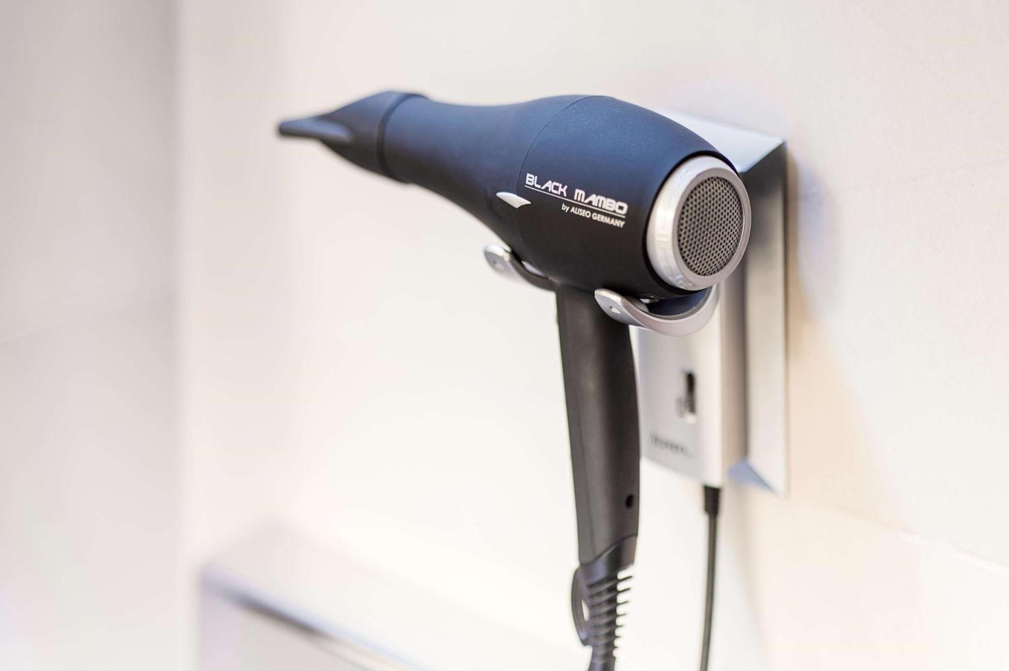 Nh Collection Plaza Santiago Hotel Kültér fotó A hair dryer