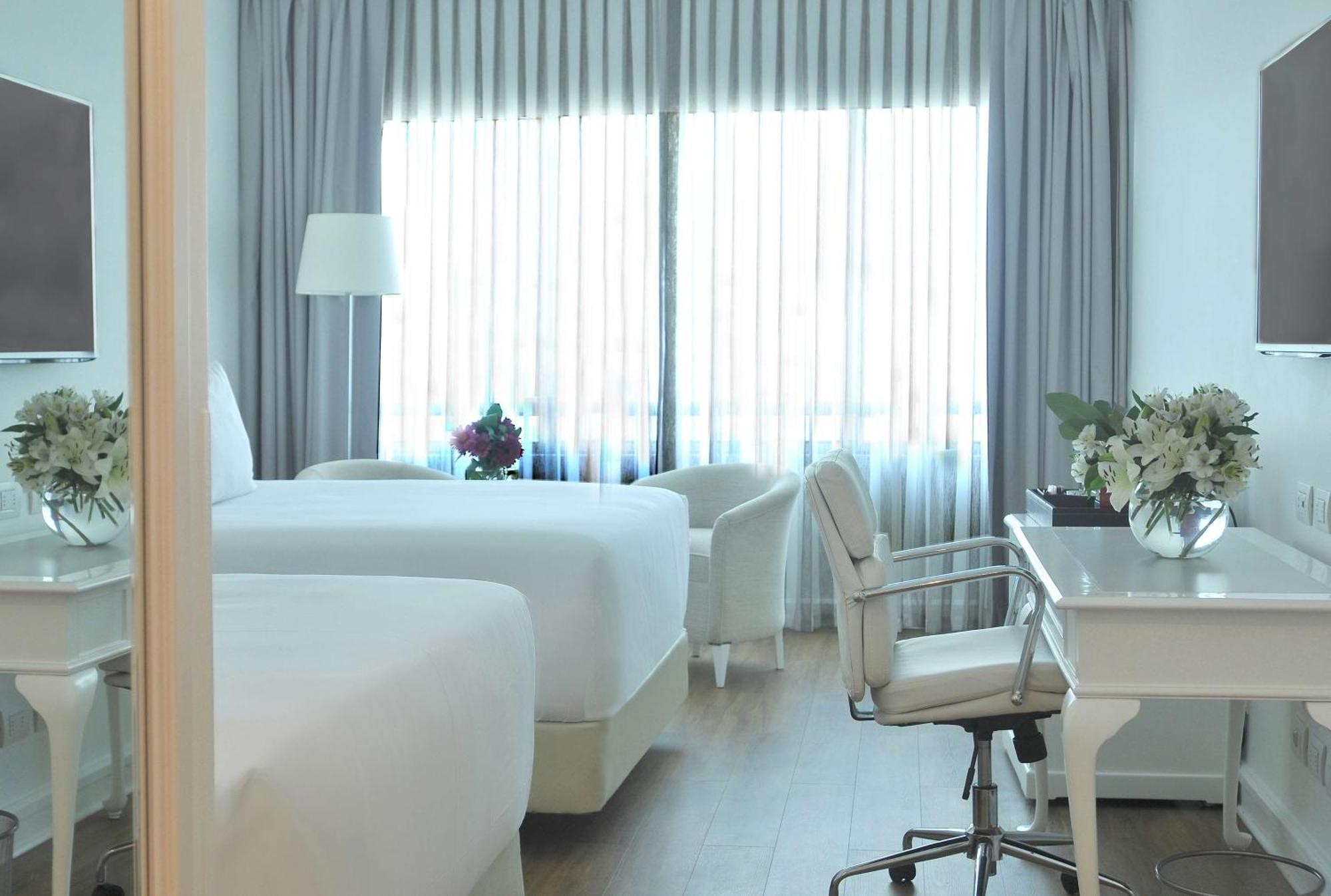 Nh Collection Plaza Santiago Hotel Kültér fotó Deluxe Room