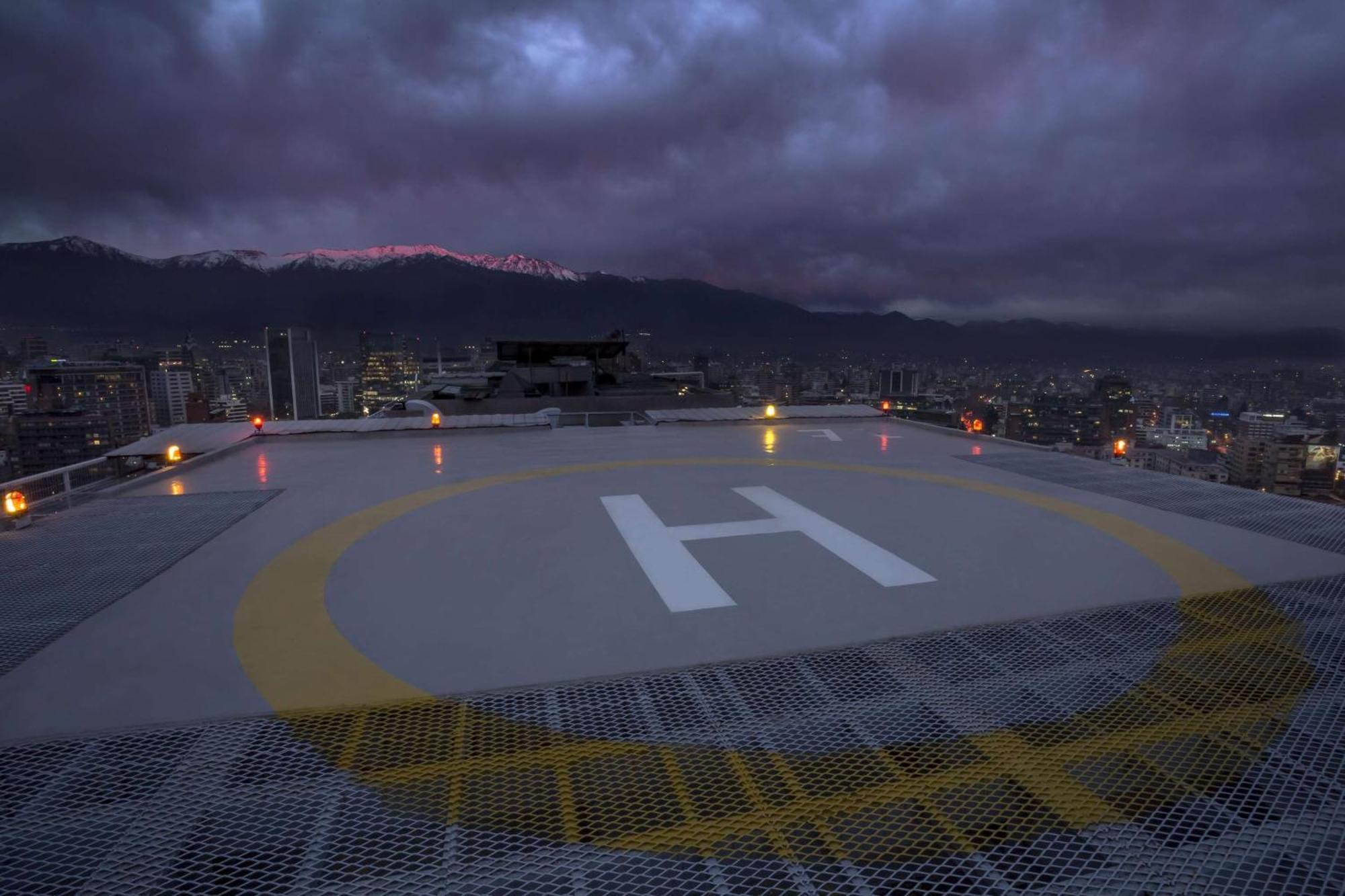 Nh Collection Plaza Santiago Hotel Kültér fotó Helipad at the University Hospital of Geneva