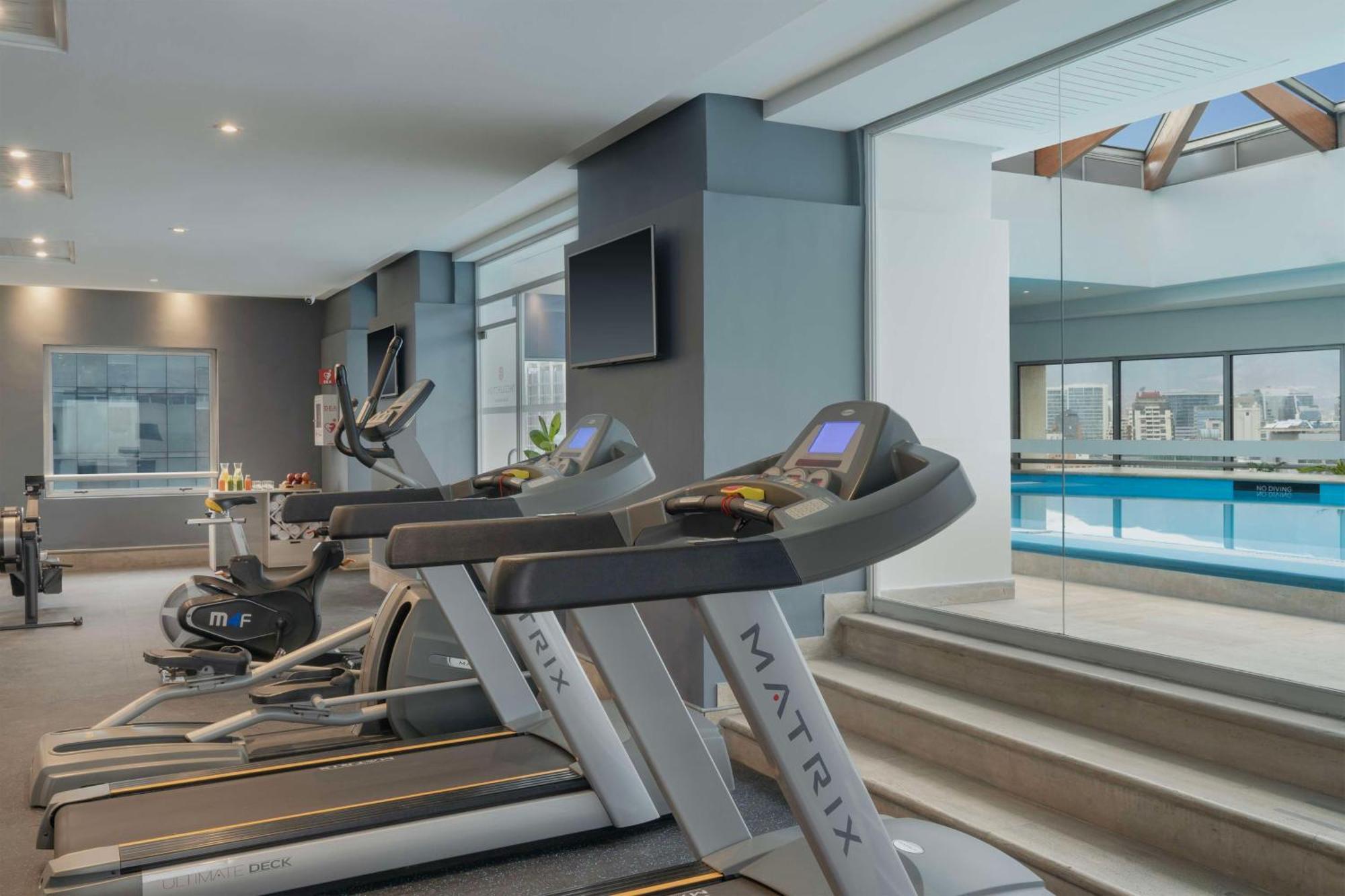 Nh Collection Plaza Santiago Hotel Kültér fotó The gym at the hotel