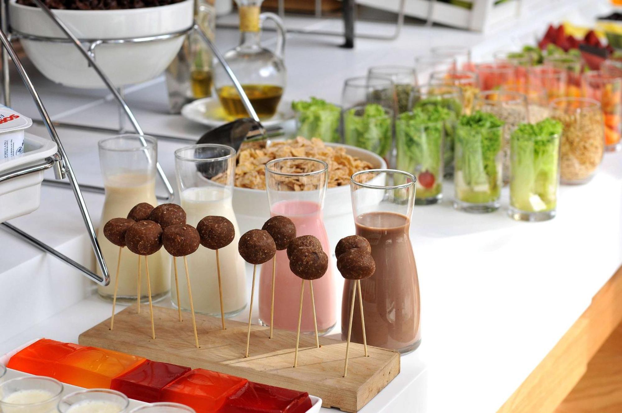 Nh Collection Plaza Santiago Hotel Kültér fotó A selection of smoothies