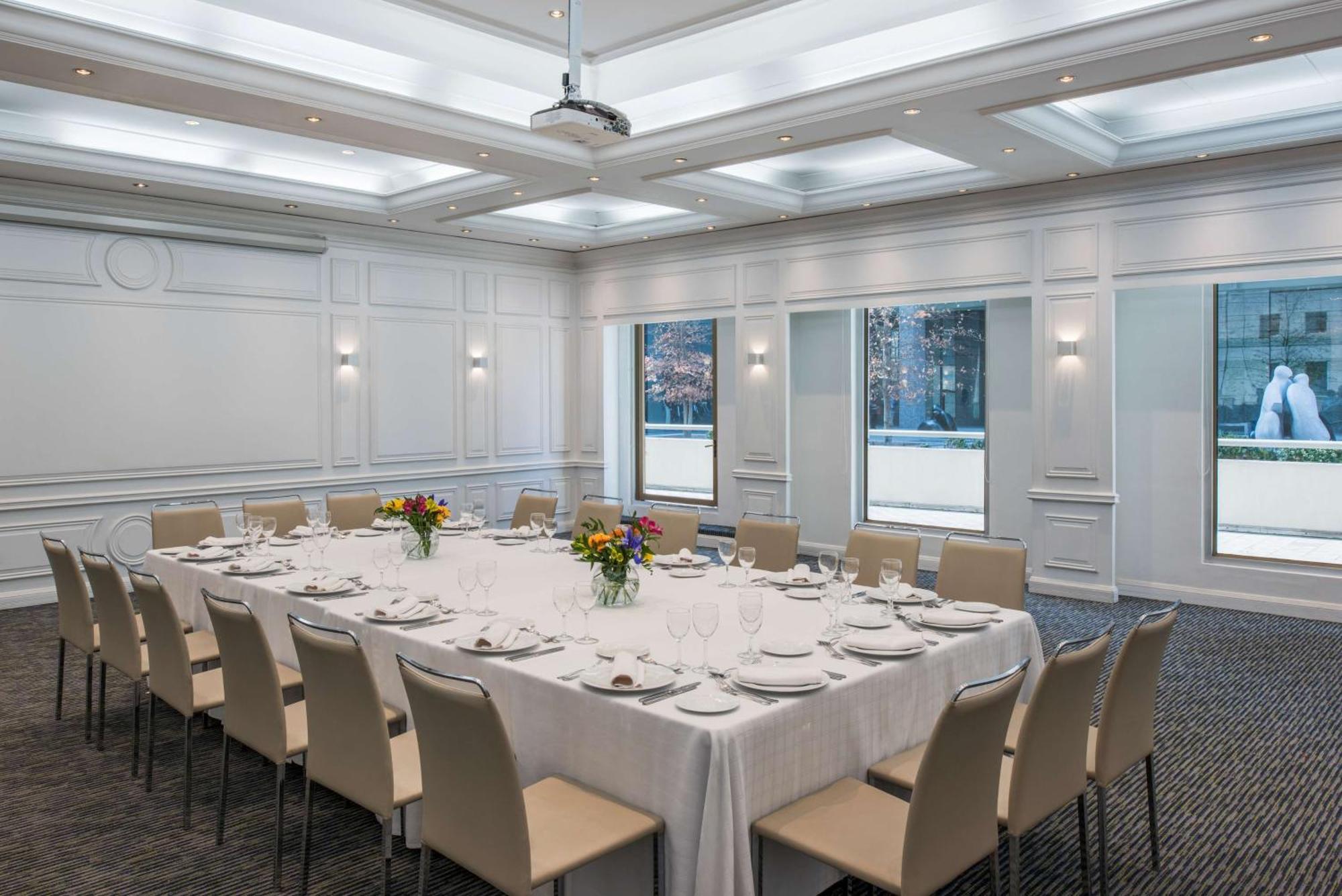 Nh Collection Plaza Santiago Hotel Kültér fotó The Boardroom