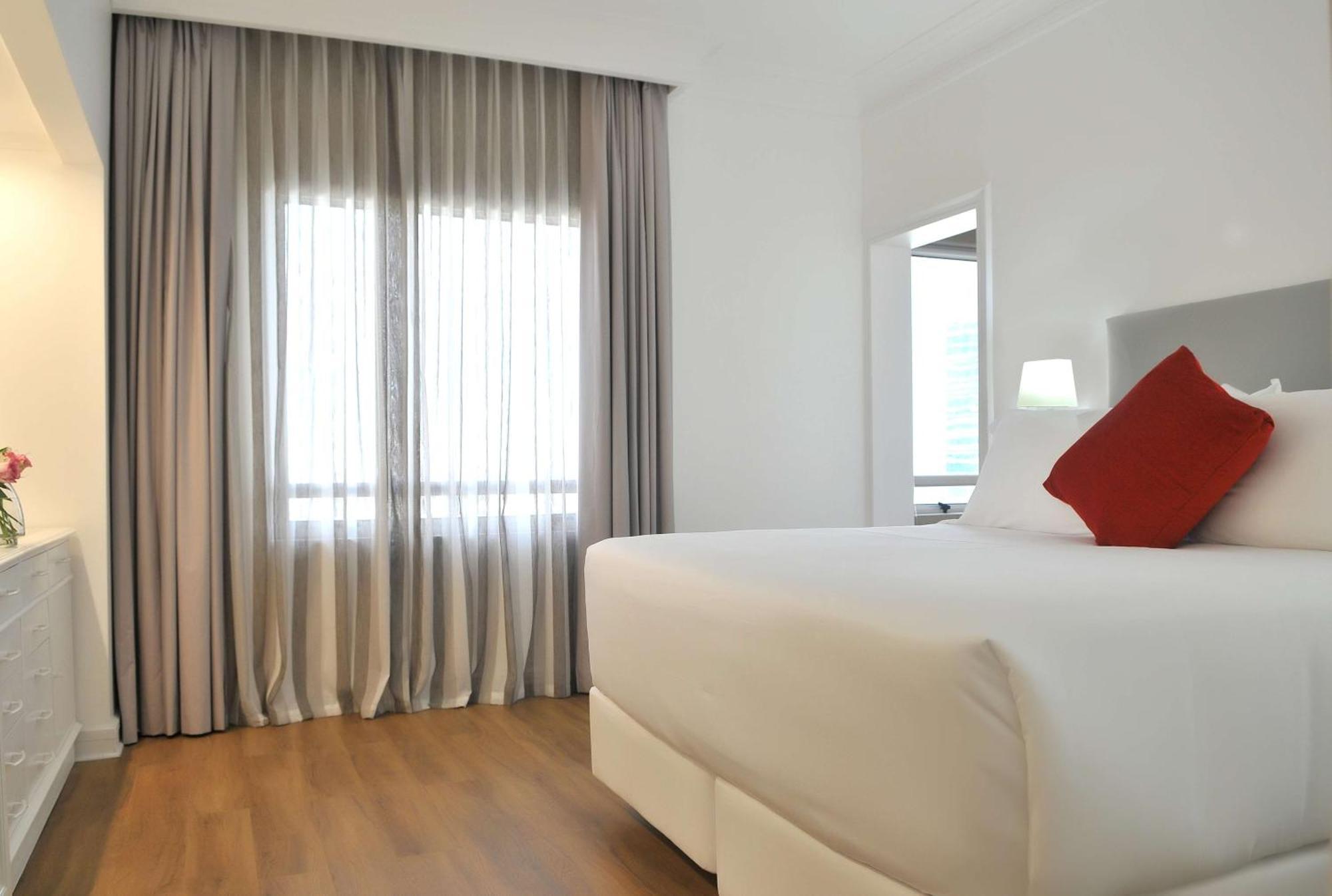 Nh Collection Plaza Santiago Hotel Kültér fotó A bedroom at the hotel