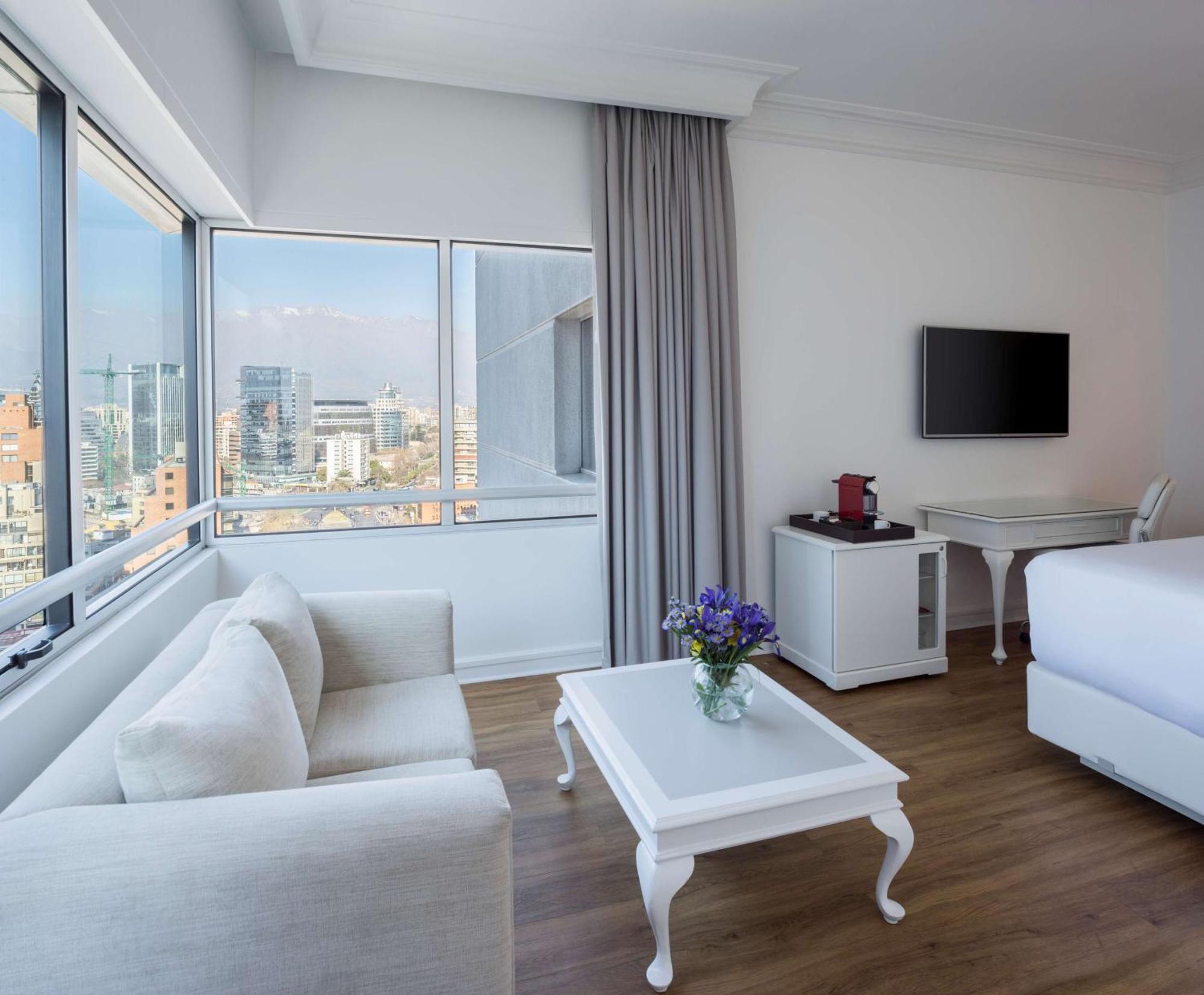 Nh Collection Plaza Santiago Hotel Kültér fotó Deluxe room