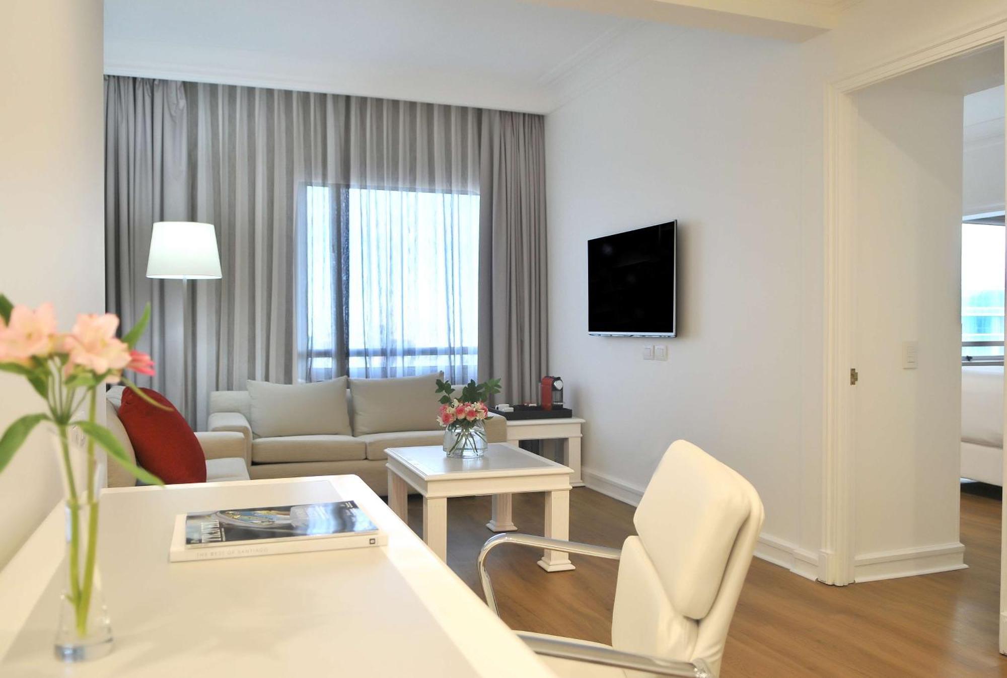 Nh Collection Plaza Santiago Hotel Kültér fotó A living room in a serviced apartment in Athens, Greece