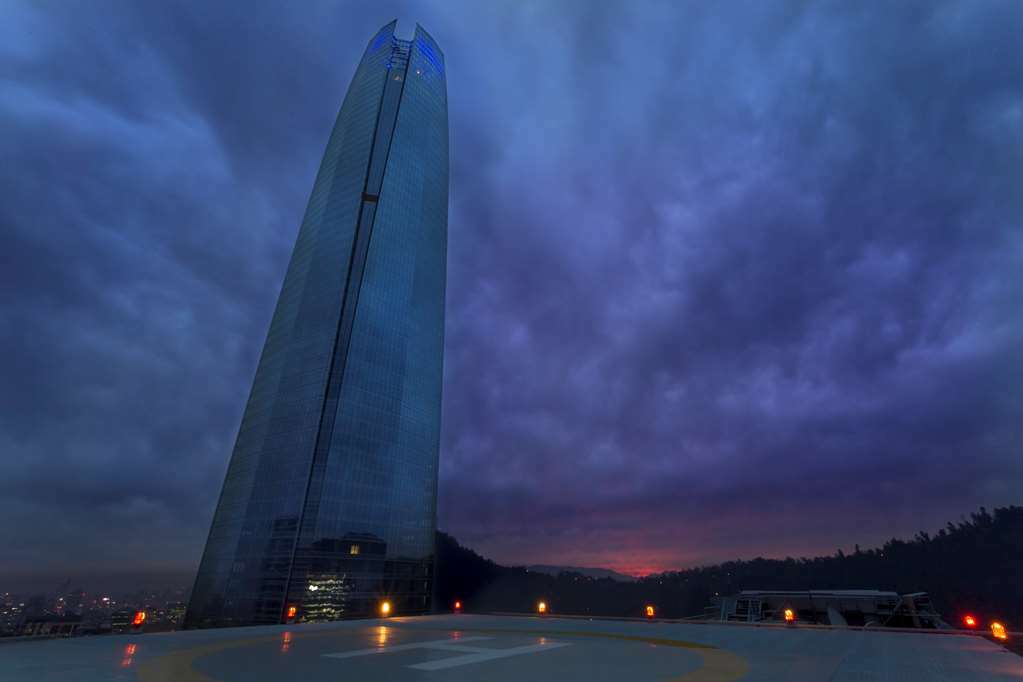Nh Collection Plaza Santiago Hotel Kültér fotó The tower at night